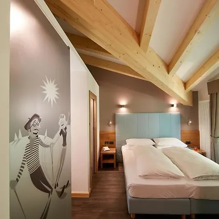 Hotel Valacia Pozza di Fassa Room photo
