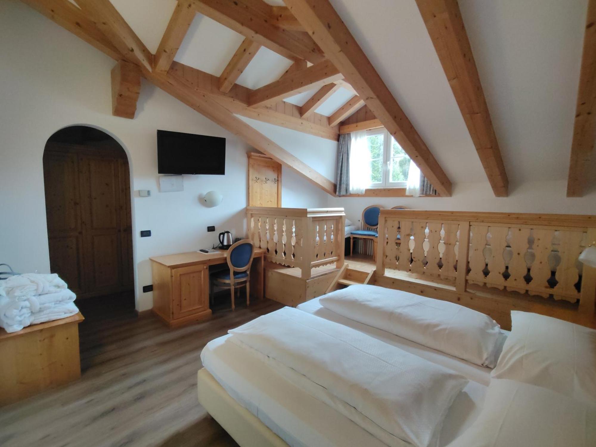 Valacia Hotel Pozza di Fassa